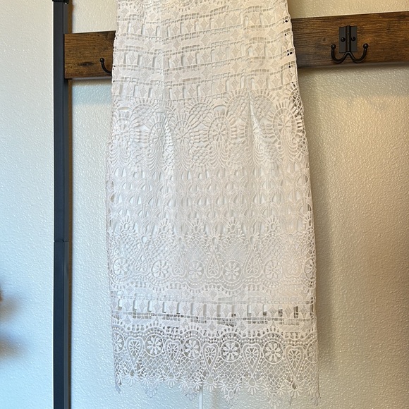 Womens White Crochet Lace V-neck Lace-up Sheath Dress - Picture 4 of 13